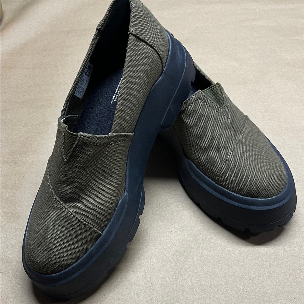 TOMS Green Khaki Lug Sole Platform Canvas Slip-On Loafers size 10 - Picture 3 of 7